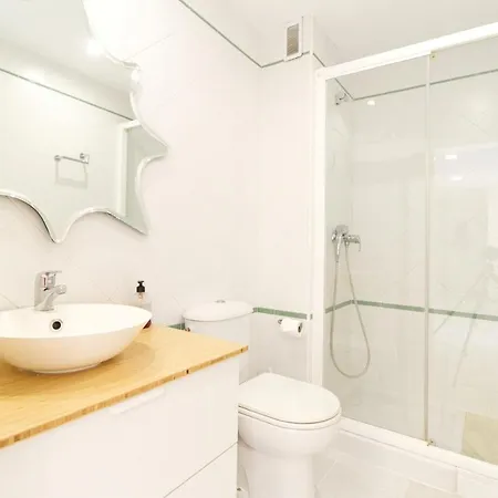 Benalmadena With Seasonal Pool & Parking Near The